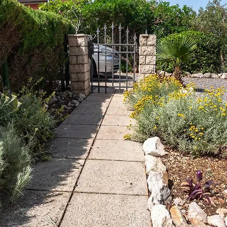 Apartman Manja With Private Entrance Apartment Barbat na Rabu